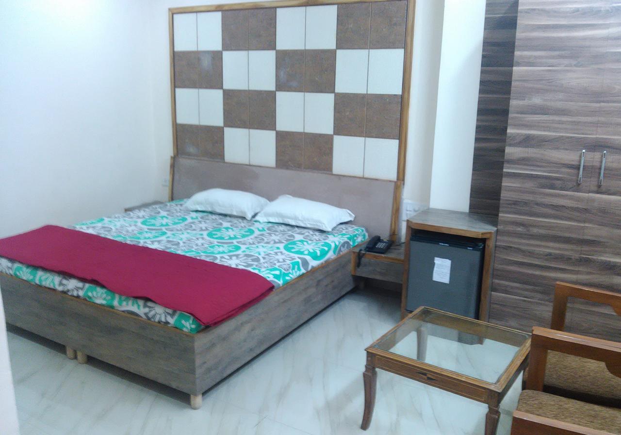 Hotel Palace Hoshiarpur Eksteriør bilde