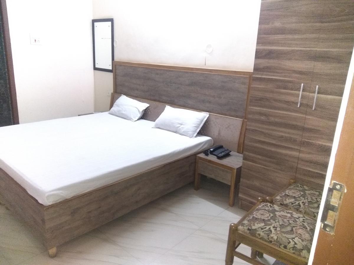 Hotel Palace Hoshiarpur Eksteriør bilde